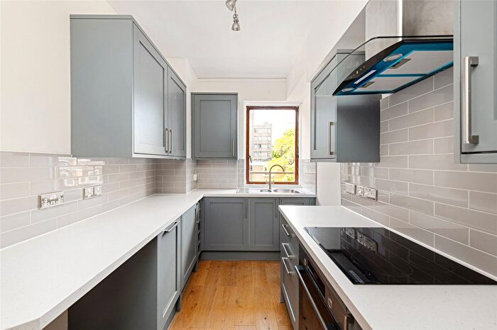 2 Bedroom Flat To Rent In Hungerford House, Kensington, W14