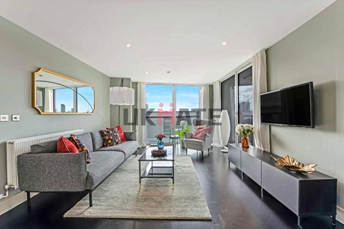 3 Bedroom Flat To Rent In Denison House, Lanterns Way, E14