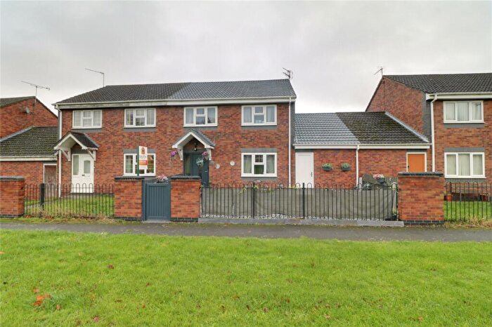 3 Bedroom Semi Detached House For Sale In Middlefield Lane, Gainsborough, Lincolnshire, DN21