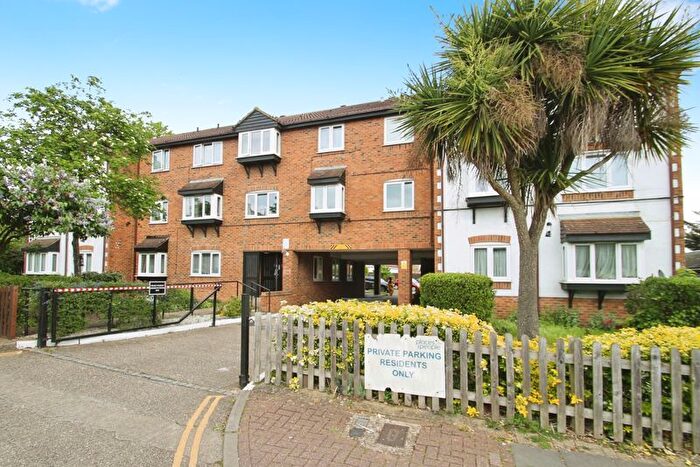 2 Bedroom Flat To Rent In Carisbrooke Court, Eskdale Avenue, Northolt, UB5