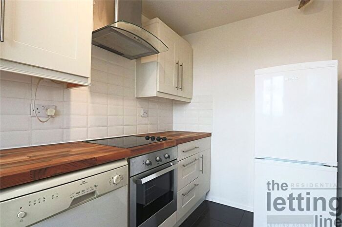 1 Bedroom Flat To Rent In Linwood Crescent, Enfield, Middlesex, EN1