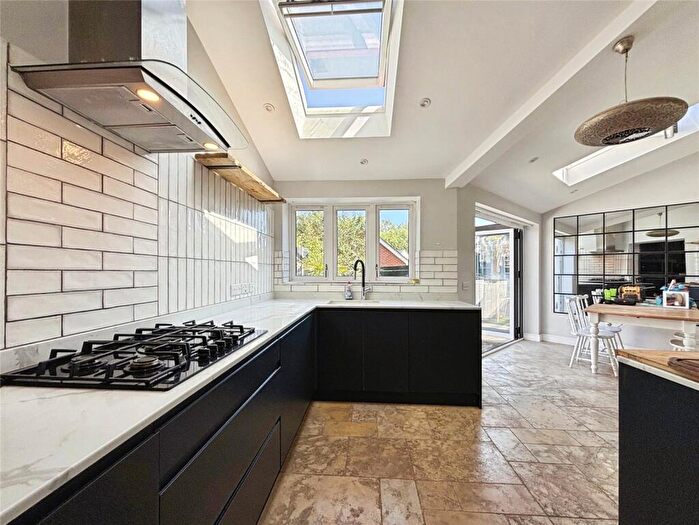 4 Bedroom Semi-Detached House For Sale In Newton Close, Bicester, Oxfordshire, OX26