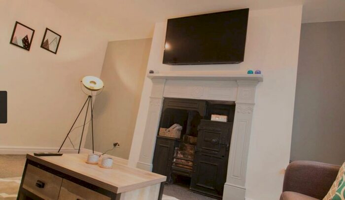 6 Bedroom Terraced House To Rent In Headingley Avenue, Leeds, West Yorkshire, LS6