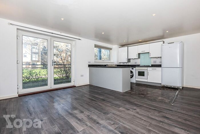 2 Bedroom Flat For Sale In Marsden Gardens, Dartford, DA1