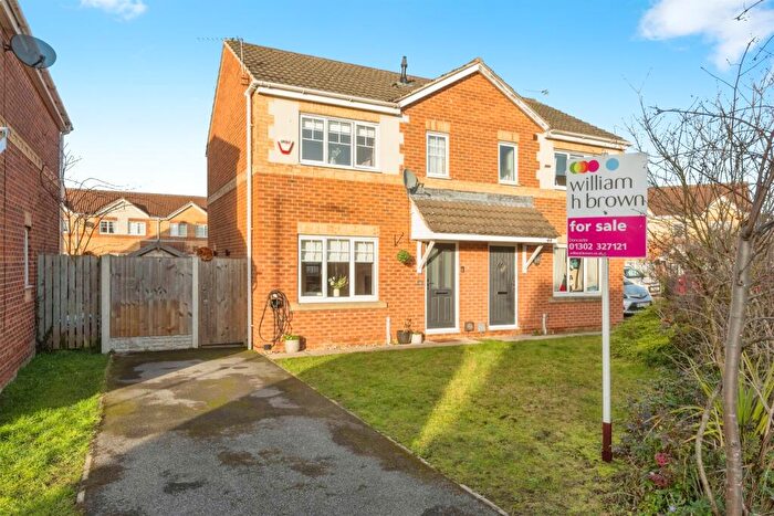 3 Bedroom Semi-Detached House For Sale In Castle Avenue, Rossington, Doncaster, DN11