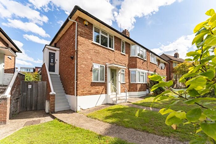 2 Bedroom Maisonette For Sale In Cavendish Avenue, W13