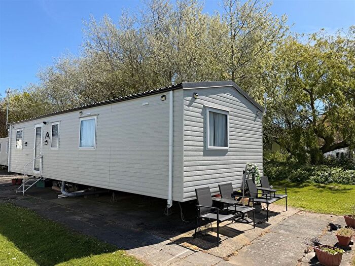 2 Bedroom Mobile/park Home For Sale In Coast Road, Corton, NR32