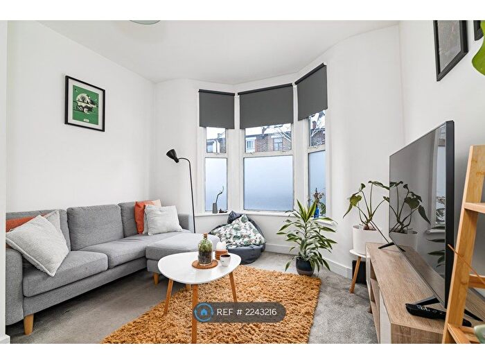 2 Bedroom Flat To Rent In Leyton, London, E11