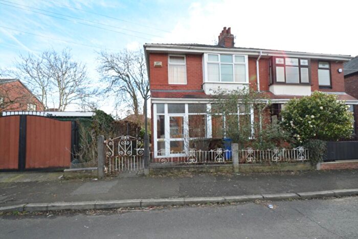 3 Bedroom Semi Detached House For Sale In Kingsley Grove, Audenshaw, M34