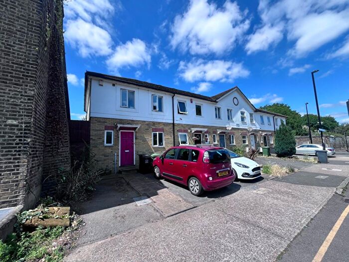 3 Bedroom Terraced House To Rent In Windsor Cottages, Amersham Grove, Deptford, SE14