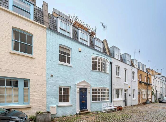 3 Bedroom Property To Rent In St. George's Square Mews, London, SW1V