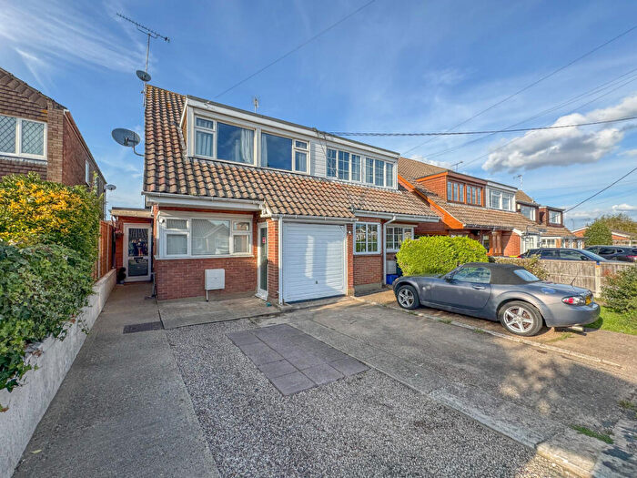 3 Bedroom Semi-Detached House For Sale In Alexandra Road, Ashingdon, SS4