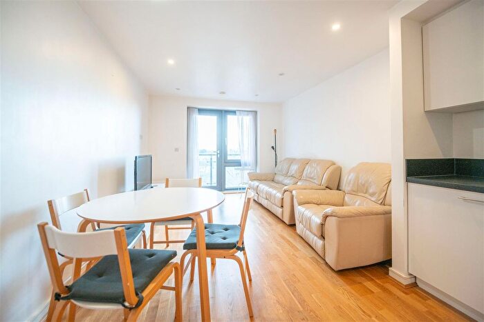 2 Bedroom Flat To Rent In Chartfield Avenue, London, SW15