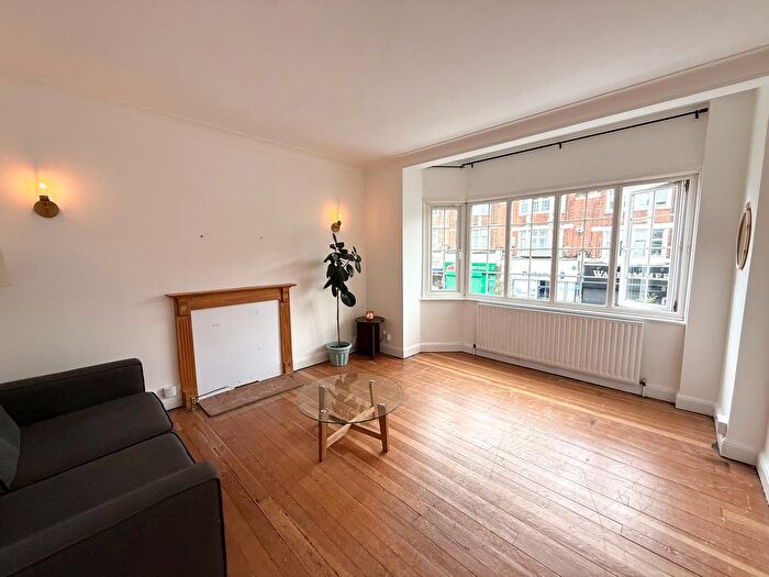 2 Bedroom Flat To Rent In Windmill Hill, Enfield, EN2