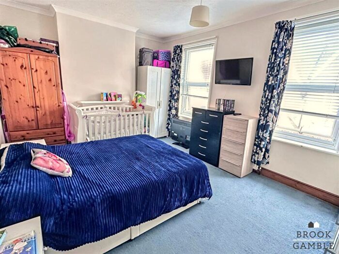 2 Bedroom Flat For Sale In Gore Park Road, Eastbourne, BN21