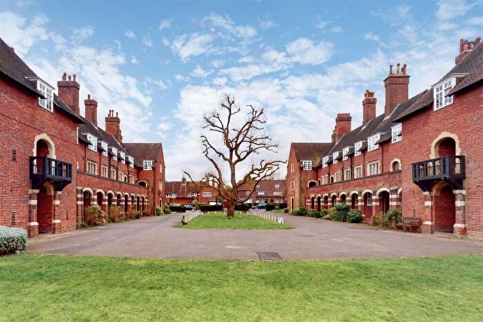 2 Bedroom Flat To Rent In Meadway Court, Meadway, Hampstead Garden Suburb, NW11