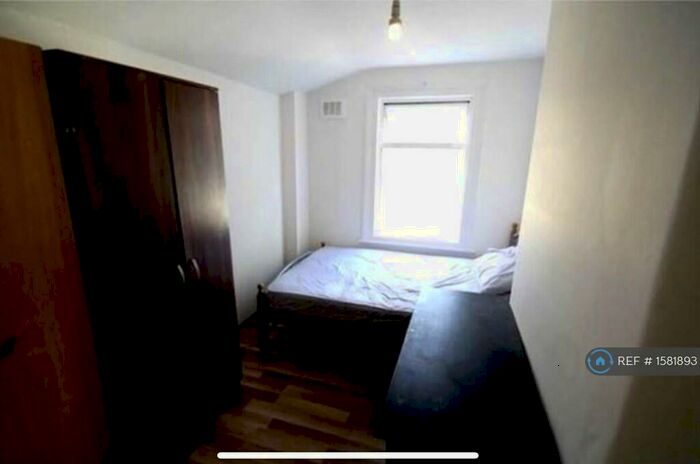 3 Bedroom Semi-Detached House To Rent In Macaulay Road, London, E6