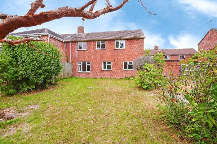 3 Bedroom End Of Terrace House For Sale In Fairacres Road, Didcot, OX11