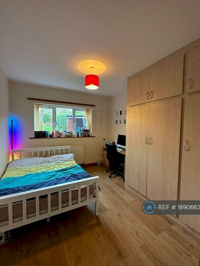 5 Bedroom Semi-Detached House To Rent In Bonnington Road, Leicester, LE2