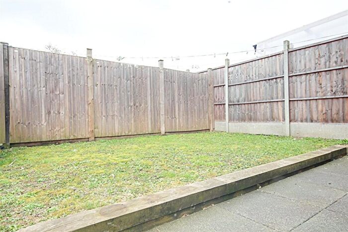 2 Bedroom Flat To Rent In Raynton Road, Enfield, EN3