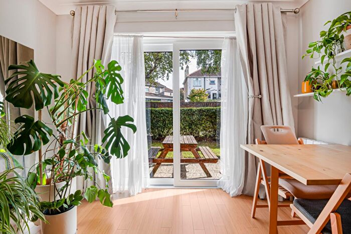 2 Bedroom Flat For Sale In Beechmount Court, Beechmount Grove, Hengrove, Bristol, BS14