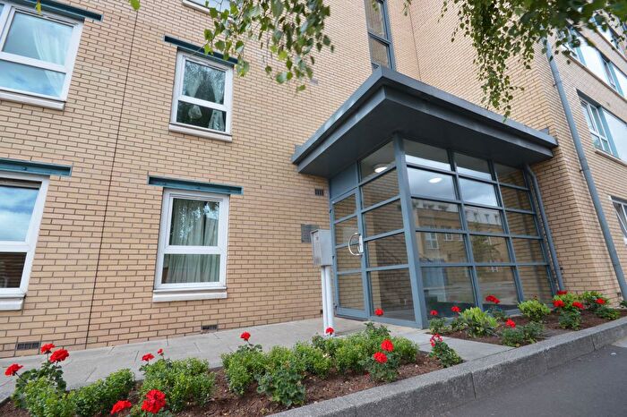 3 Bedroom Flat To Rent In London, E14