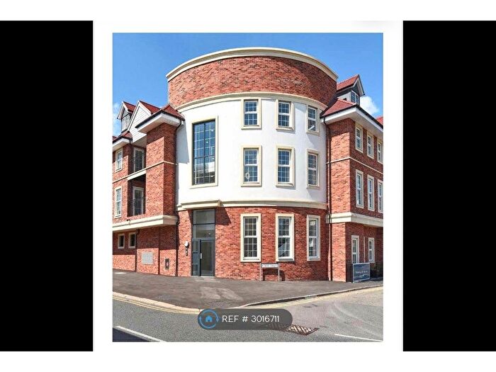 2 Bedroom Flat To Rent In Saxons Court, Wokingham, RG40