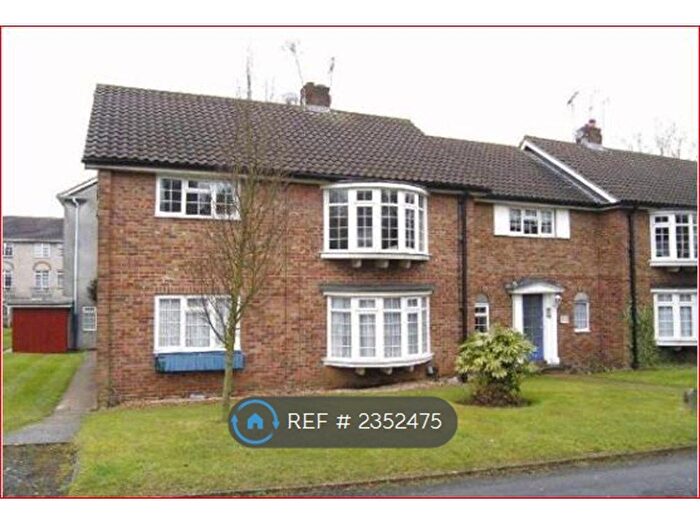 3 Bedroom Flat To Rent In Merry Hill Road, Bushey, WD23