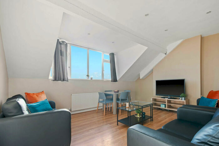 4 Bedroom House To Rent In Kelso Road, Leeds, LS2