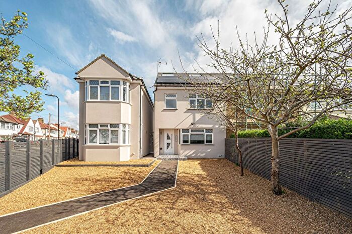 Studio To Rent In Downing Drive, Greenford, UB6
