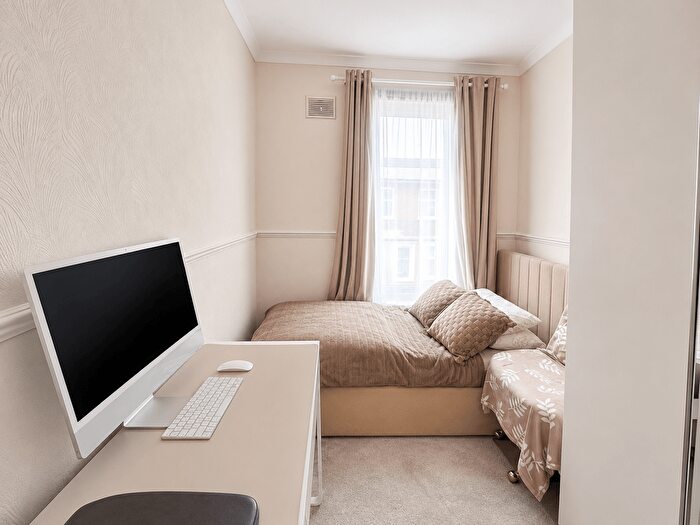 5 Bedroom End Of Terrace House To Rent In Hanwell, W7
