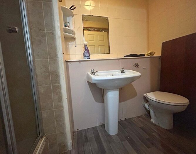1 Bedroom Flat For Sale In Barnsdale Road, Anstey Heights, Leicester, LE4