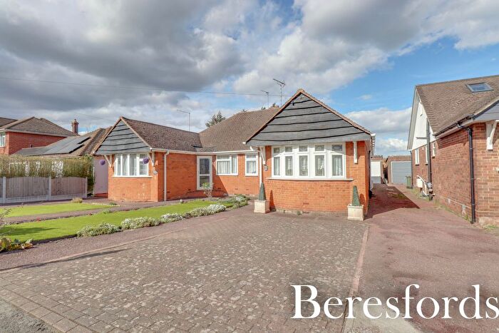 2 Bedroom Bungalow For Sale In Oliver Road, Shenfield, CM15