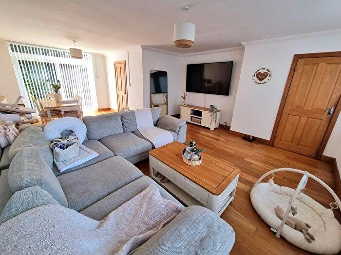 4 Bedroom Semi-Detached House For Sale In Heol Barri, Caerphilly, CF83