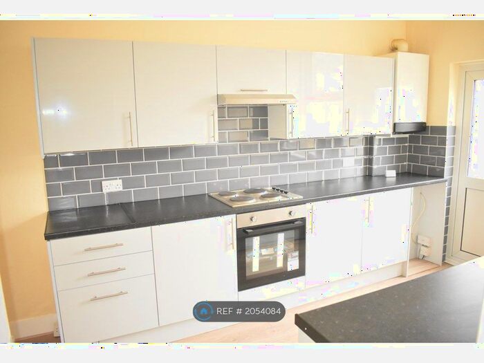 1 Bedroom Flat To Rent In Silverdale Avenue, Westcliff-On-Sea, SS0