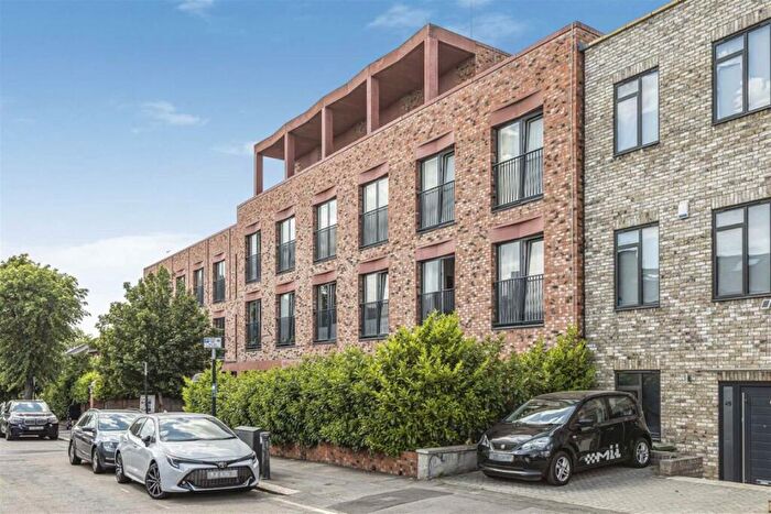 1 Bedroom Flat For Sale In Gainsford Road, Walthamstow, E17