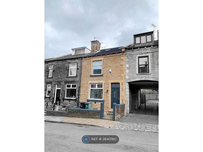 4 Bedroom Terraced House To Rent In Zoar Street, Morley, Leeds, LS27