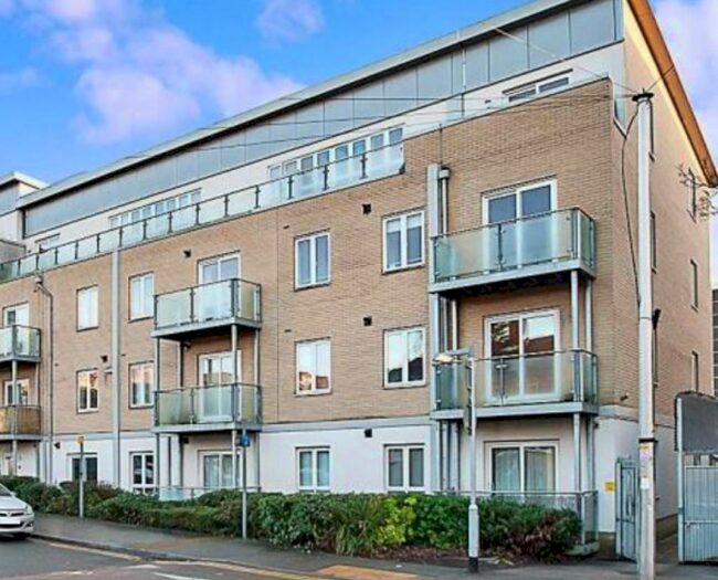 2 Bedroom Flat To Rent In Brunel House, Brentwood, Essex, CM14