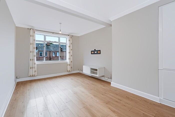 2 Bedroom Flat To Rent In Stenhouse Terrace, Edinburgh, EH11