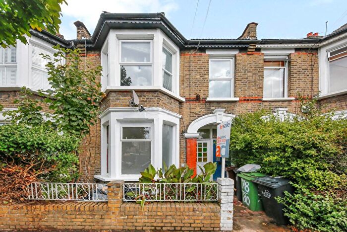 2 Bedroom Flat For Sale In Brunswick Road, Leyton, E10