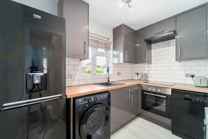 1 Bedroom Flat To Rent In Alma Road, Eton Wick, Windsor, SL4