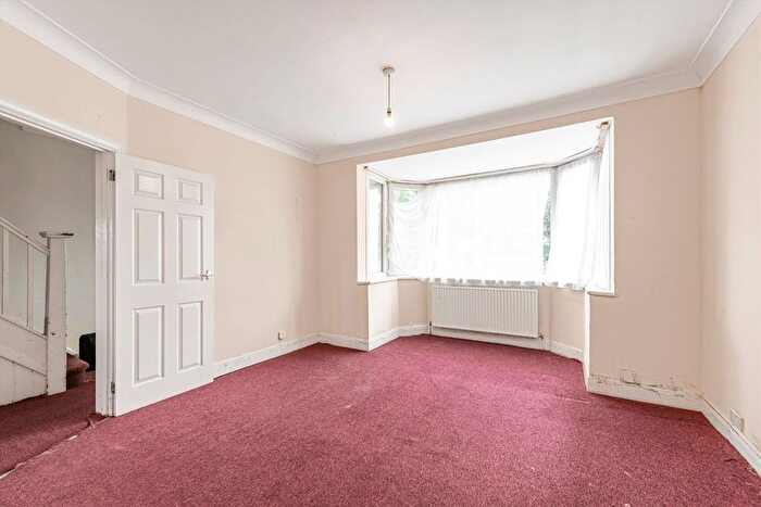 3 Bedroom Property For Sale In Brookbank Avenue, Hanwell, W7