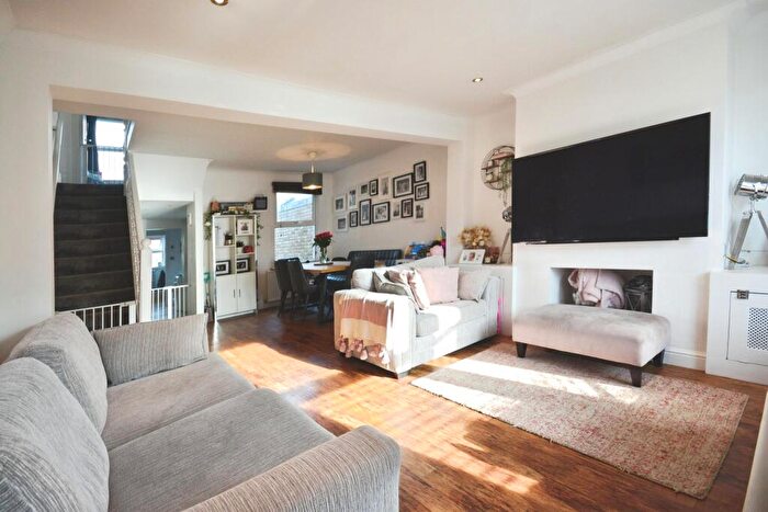 3 Bedroom Terraced House For Sale In Rye Road, Hoddesdon, EN11