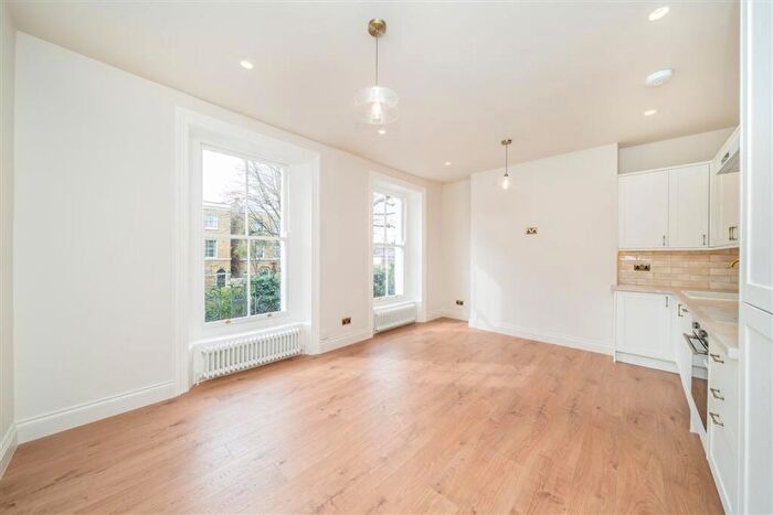 2 Bedroom Maisonette For Sale In Camberwell New Road, Camberwell, SE5