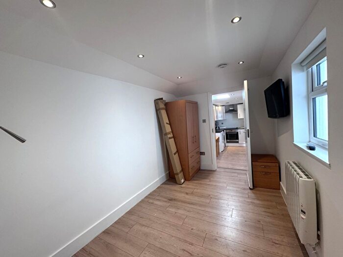 Studio To Rent In Boyne Avenue, London, NW4