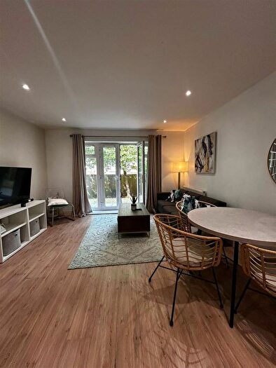 2 Bedroom Flat To Rent In Havilland Mews, Shepherds Bush, W12