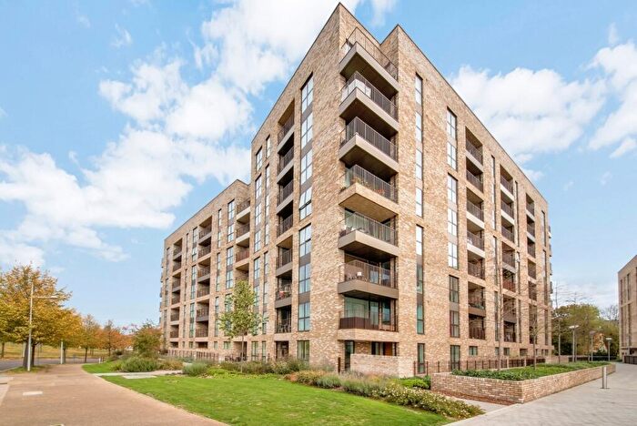 2 Bedroom Flat To Rent In Lakeside Drive, Park Royal, London, NW10