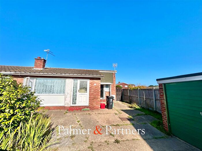 2 Bedroom Bungalow For Sale In Toucan Way, Clacton-on-Sea, Essex, CO15
