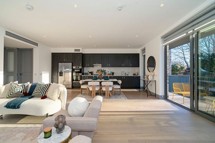 3 Bedroom Flat For Sale In Carlton Road, London, W5