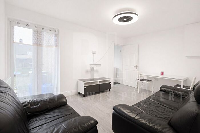 3 Bedroom Semi-Detached House To Rent In Ground Lane, Hatfield, AL10